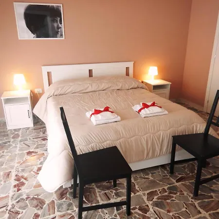 דירה Dimore Demetra קנוסה די פוליה